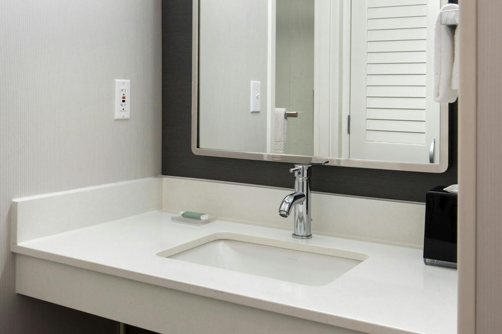 Courtyard By Marriott Silver Spring North/White Oak Eksteriør bilde